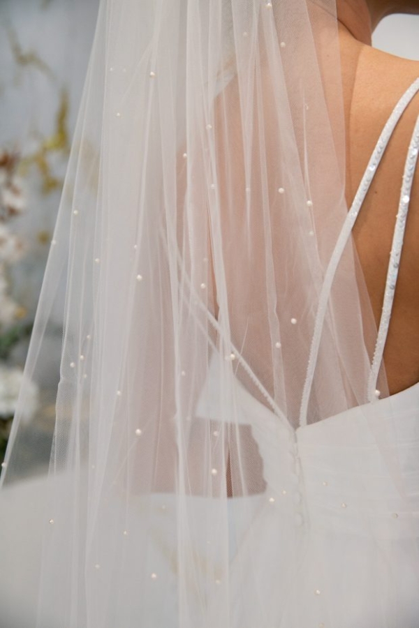 Signature Tulle Pearl Scatter Veil